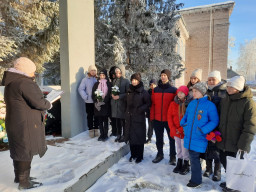 &laquo;Имя твоё неизвестно-подвиг твой бессмертен!&raquo;